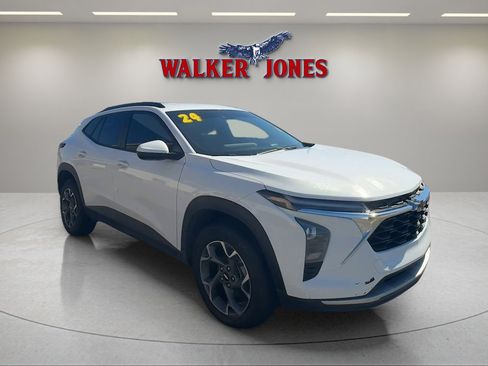 Used 2024 Chevrolet Trax LT w/ Driver Confidence Package FWD image 1