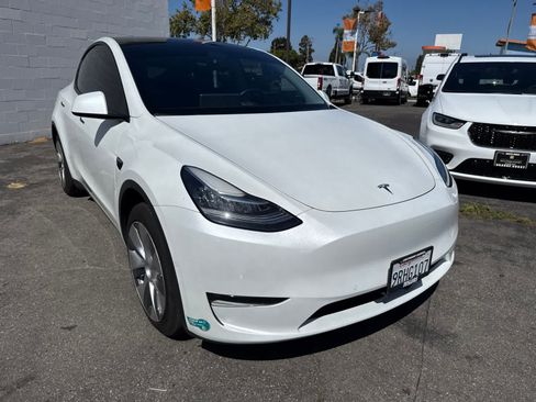 Used 2022 Tesla Model Y Long Range AWD/4WD image 9