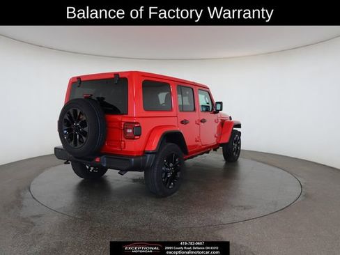 Used 2025 Jeep Wrangler Unlimited Sahara w/ Safety Group image 18