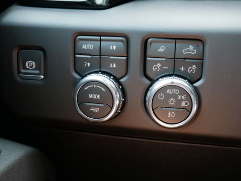 New 2026 GMC Sierra 2500 AT4 w/ AT4 Premium Plus Package AWD/4WD image 22