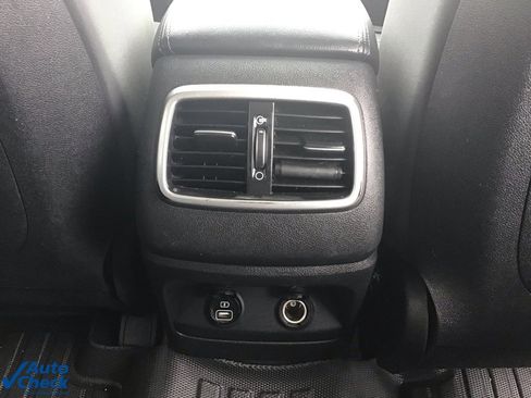 Used 2020 Kia Sorento LX image 17