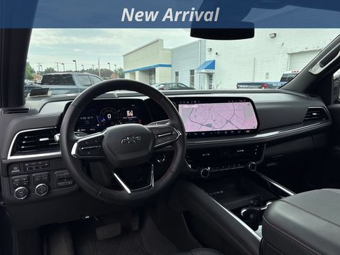 Used 2026 Chevrolet Suburban RST AWD/4WD image 3