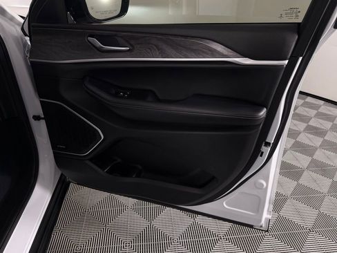 Used 2022 Jeep Grand Cherokee Limited 4xe w/ Luxury Tech Group II image 31