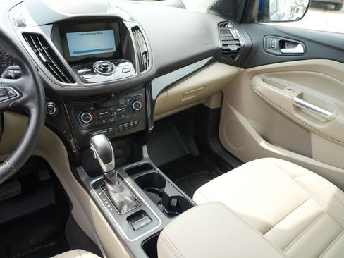 Used 2019 Ford Escape Titanium AWD/4WD image 24