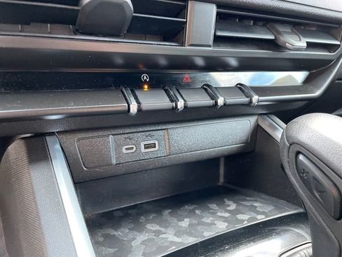 Used 2023 Chevrolet Colorado Trail Boss image 32