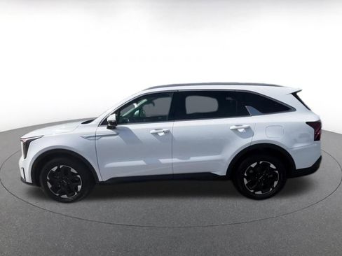 Used 2024 Kia Sorento S FWD image 9