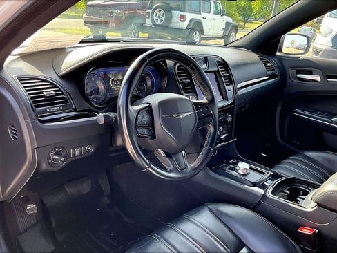 Used 2017 Chrysler 300 S AWD/4WD image 10
