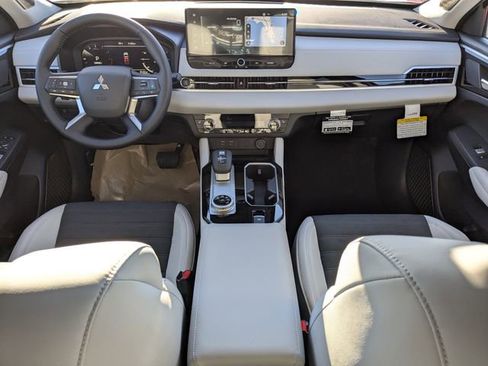 New 2026 Mitsubishi Outlander SE FWD image 16