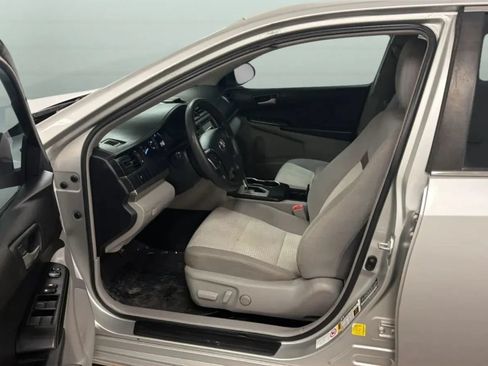 Used 2012 Toyota Camry LE FWD image 19
