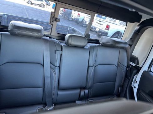 New 2025 Jeep Gladiator Sport S image 14