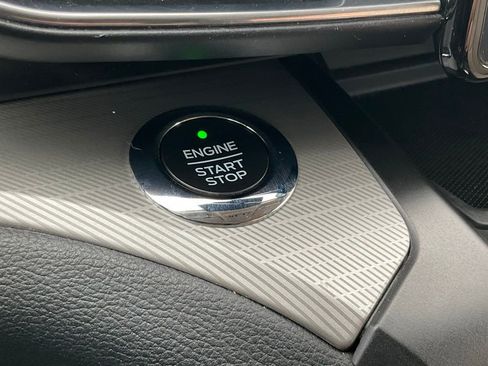 Used 2020 Ford Explorer XLT w/ Equipment Group 202A image 4