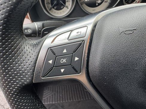 Used 2014 Mercedes-Benz E 550 4MATIC Sedan image 25