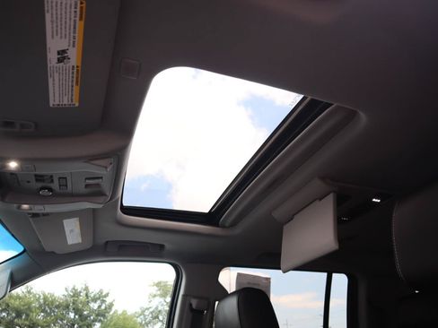 Used 2019 Chevrolet Suburban Premier AWD/4WD image 22