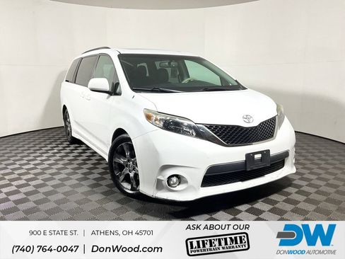 Used 2012 Toyota Sienna SE image 1