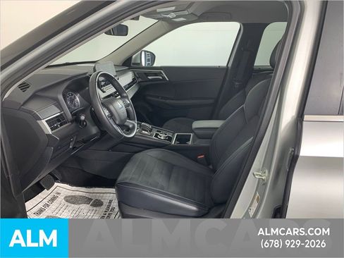Used 2024 Mitsubishi Outlander SE image 9