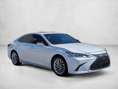 Used 2019 Lexus ES 300h w/ Accessory Package 2 image 3