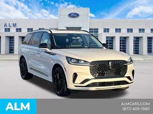 Used 2025 Lincoln Aviator Reserve w/ Equipment Group 201A AWD/4WD image 3