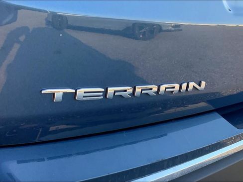 Used 2024 GMC Terrain SLT AWD/4WD image 10