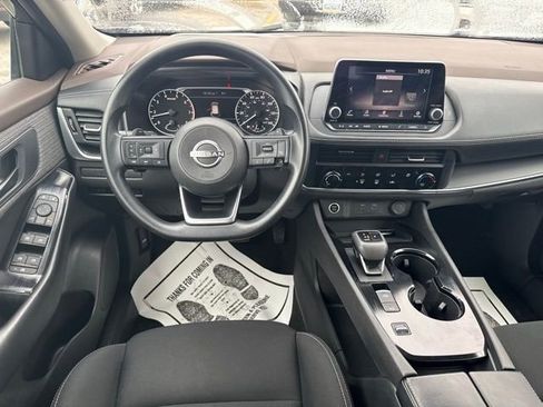 Used 2023 Nissan Rogue S image 17