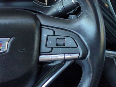 Used 2023 Cadillac XT6 Premium Luxury image 14