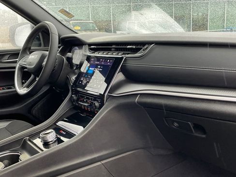 Used 2023 Jeep Grand Cherokee L Laredo image 13