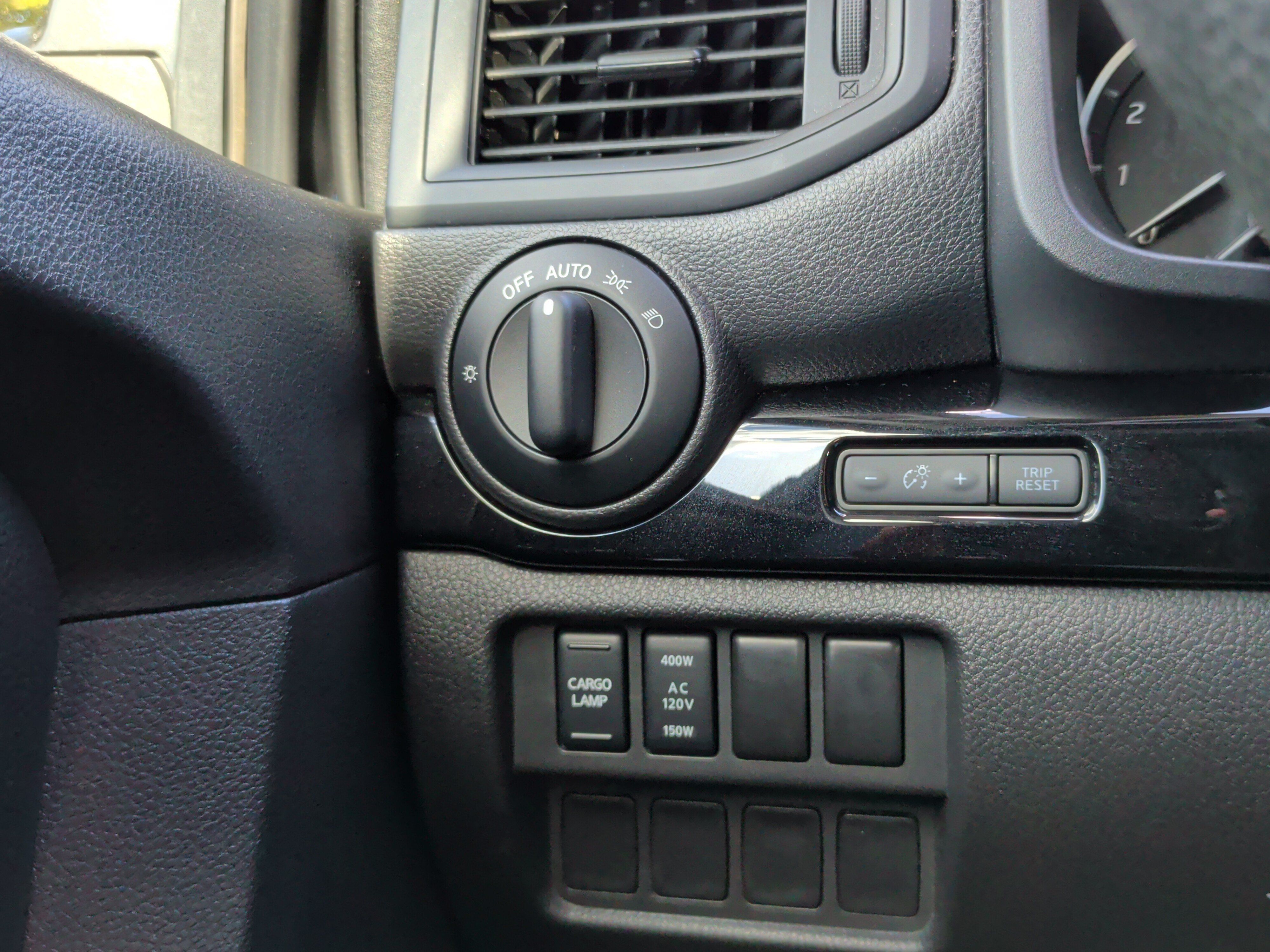 Used 2022 Nissan Titan SV w/ SV Convenience Package RWD image 24