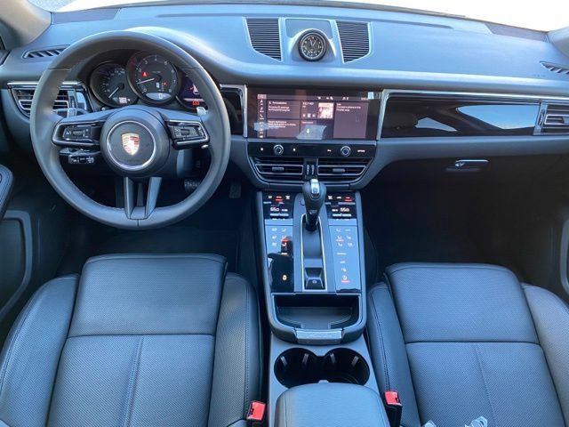 Certified 2025 Porsche Macan AWD/4WD image 11