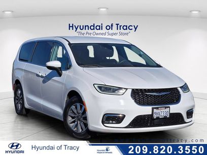 Used 2023 Chrysler Pacifica Touring-L