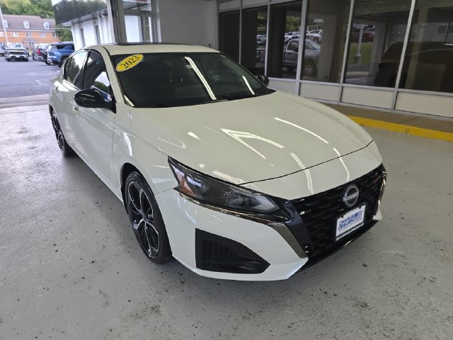 Used 2023 Nissan Altima 2.5 SR w/ SR Premium Package FWD image 7