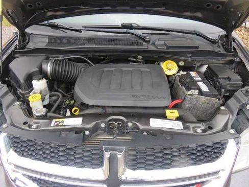 Used 2019 Dodge Grand Caravan SXT image 27