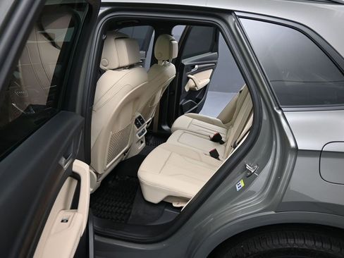 Used 2024 Audi Q5 e Premium Plus w/ Premium Plus Package image 19