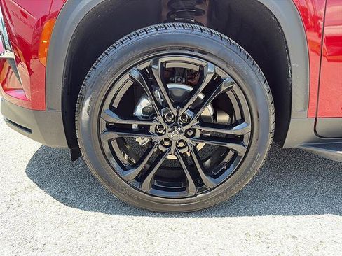 Used 2025 Chevrolet Traverse LT w/ Driver Confidence Package FWD image 9