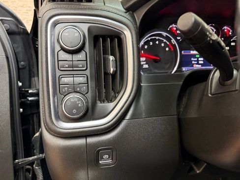Used 2019 Chevrolet Silverado 1500 LT Trail Boss w/ Convenience Package AWD/4WD image 20