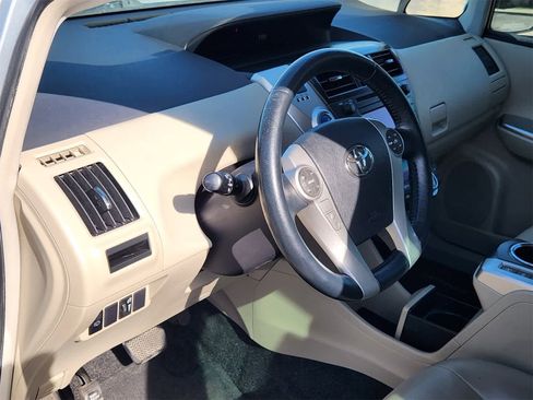 Used 2014 Toyota Prius V Five image 2