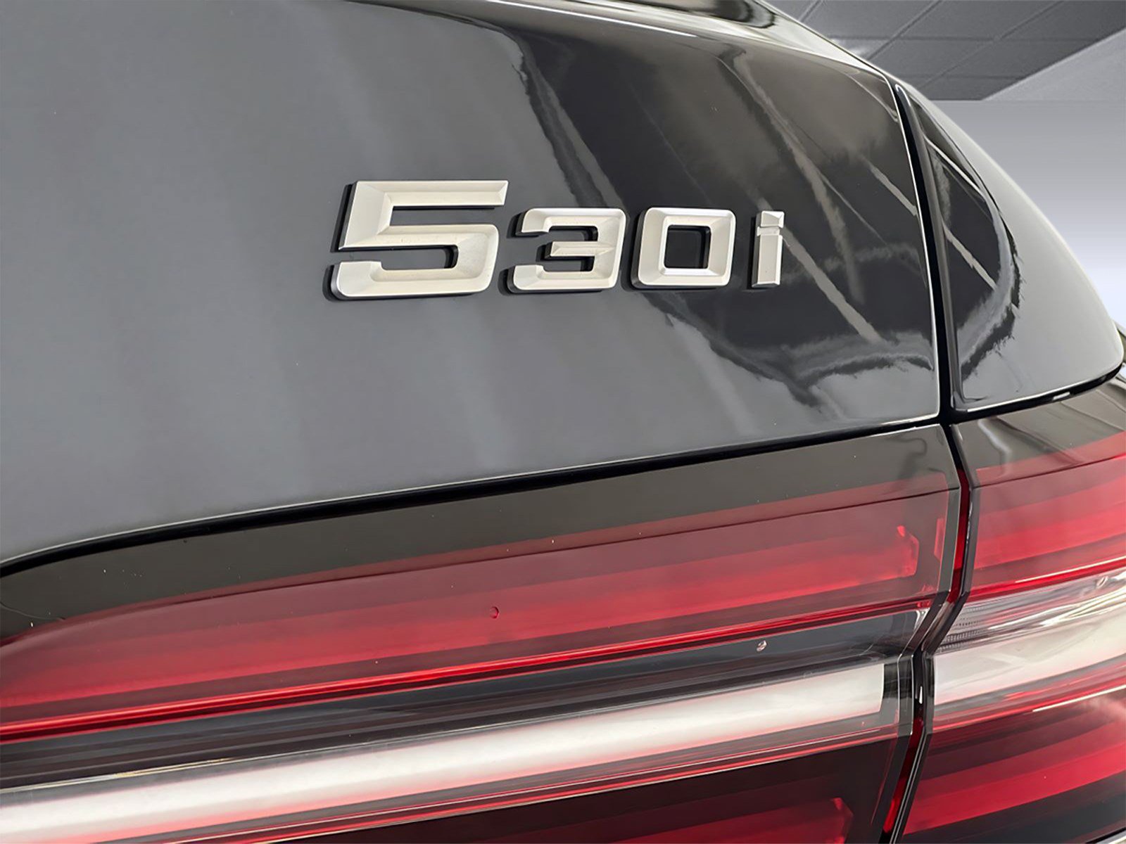 Used 2026 BMW 530i w/ Premium Package RWD image 29
