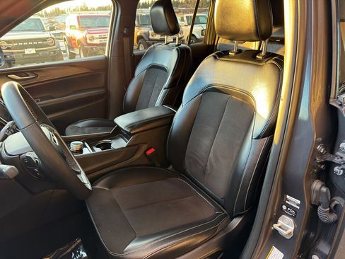 Used 2023 Jeep Grand Cherokee Altitude image 17