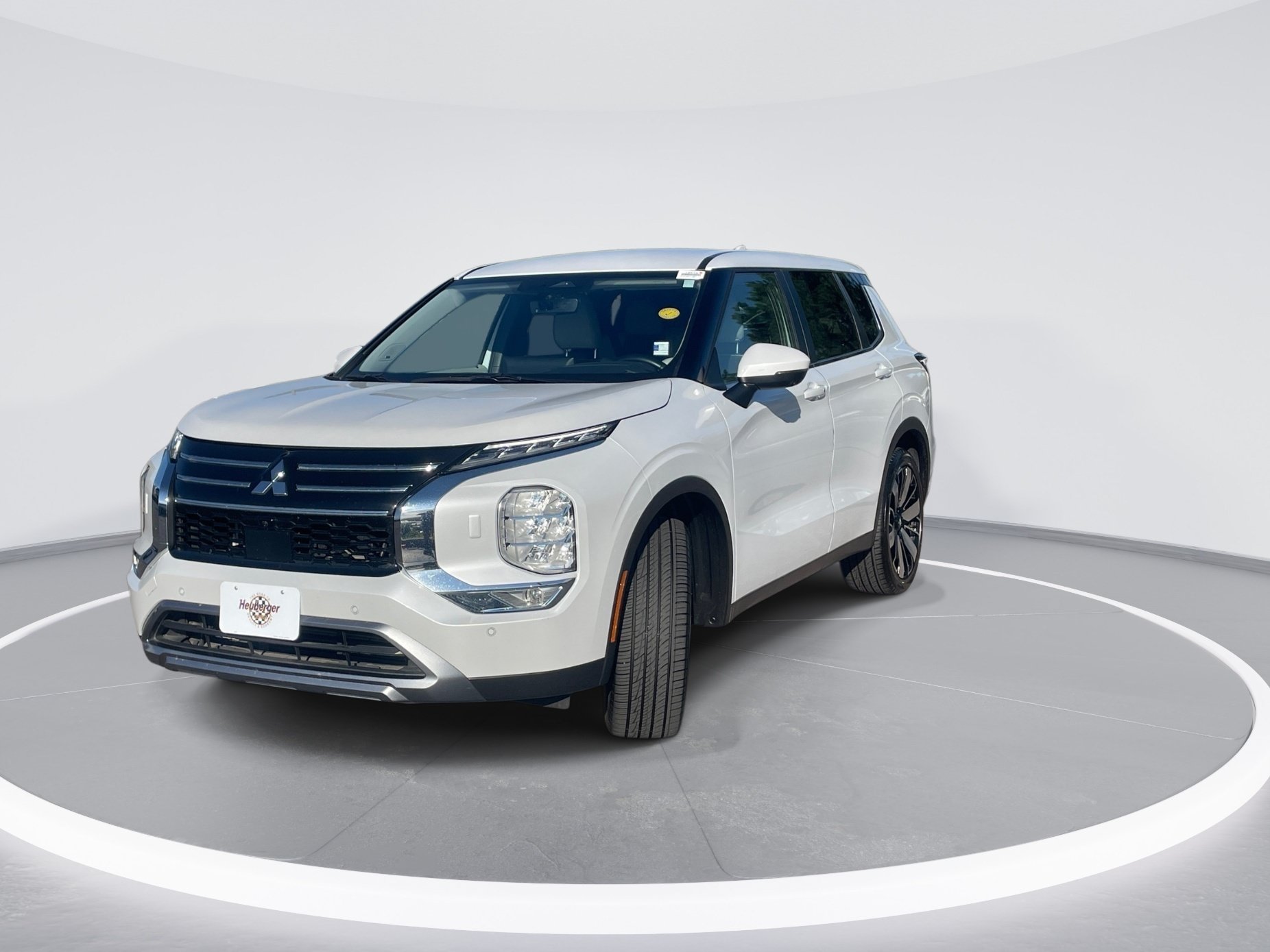 Used 2025 Mitsubishi Outlander SE AWD/4WD image 3