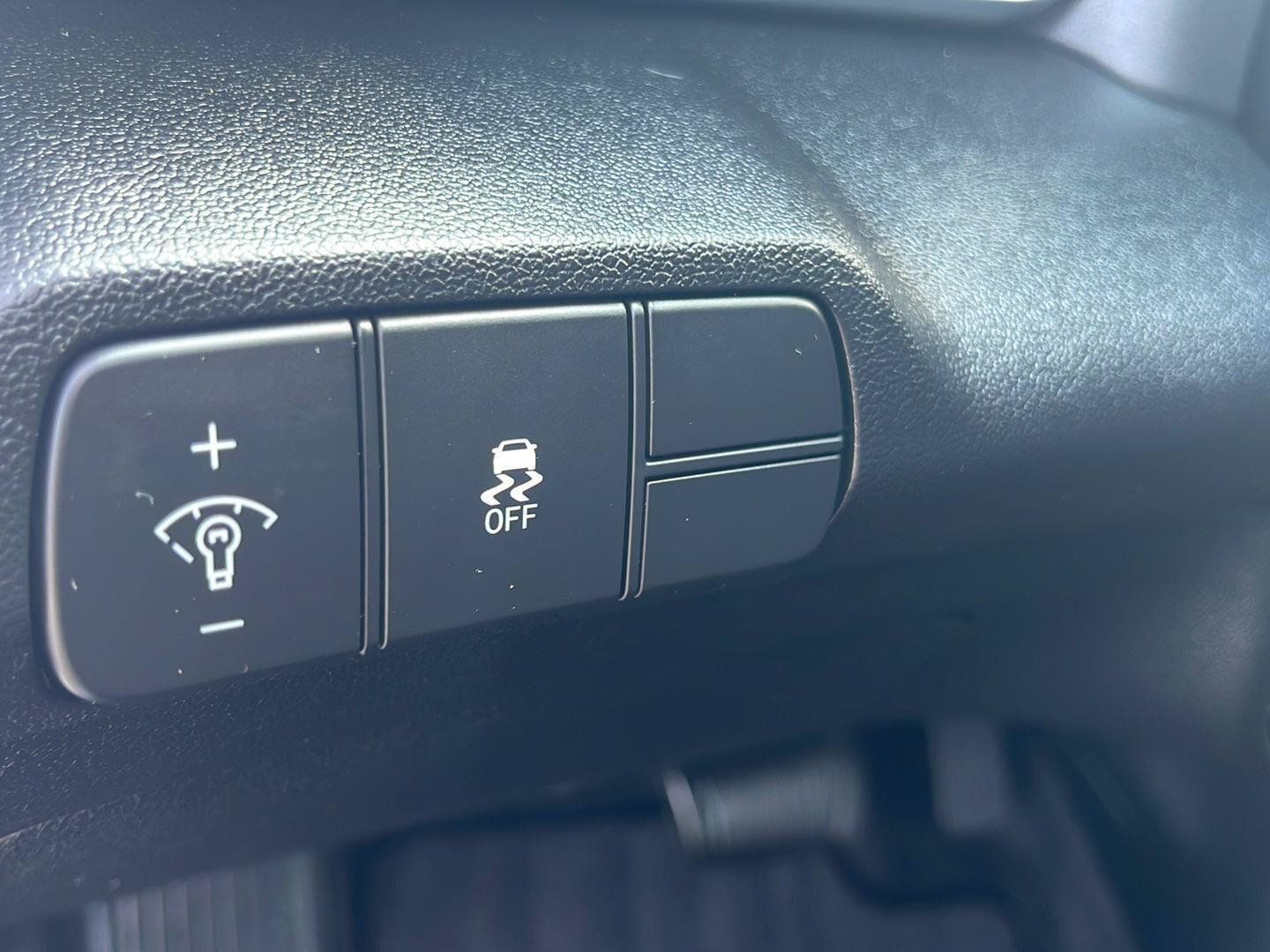 Certified 2024 Hyundai Elantra SEL FWD image 28