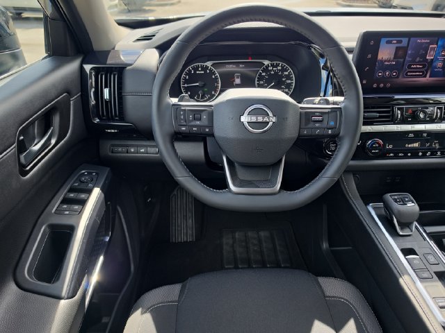 Used 2026 Nissan Pathfinder SV FWD image 14