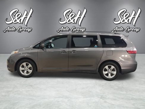 Used 2015 Toyota Sienna LE image 14