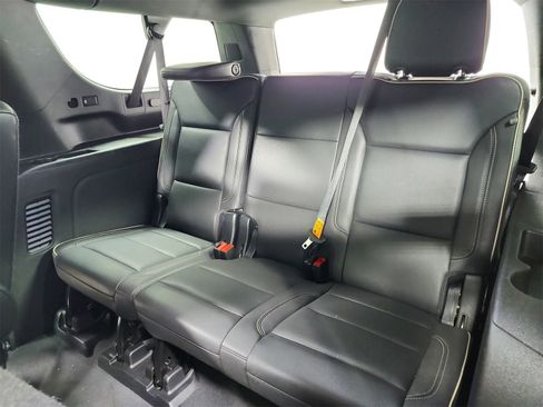 Used 2023 Chevrolet Suburban Premier image 39