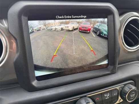 Used 2019 Jeep Wrangler Unlimited Sahara image 22