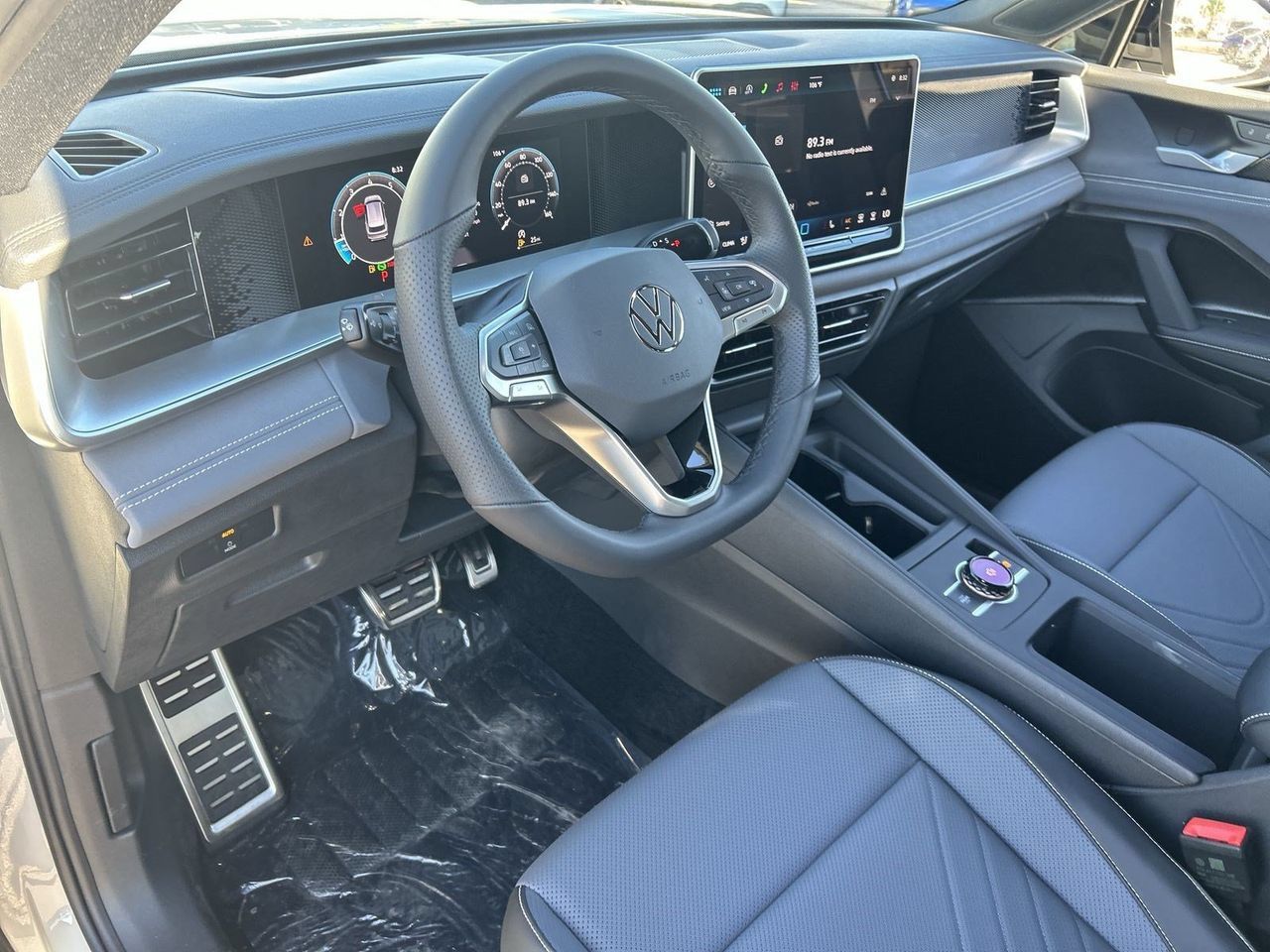 New 2026 Volkswagen Tiguan SE R-Line FWD image 14