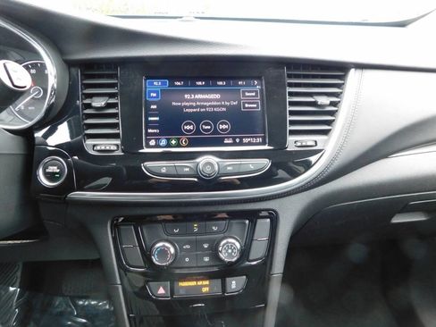 Used 2021 Buick Encore Preferred AWD/4WD image 11