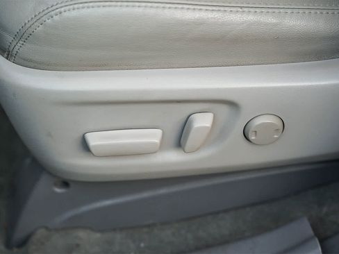 Used 2013 Toyota Sienna XLE image 20