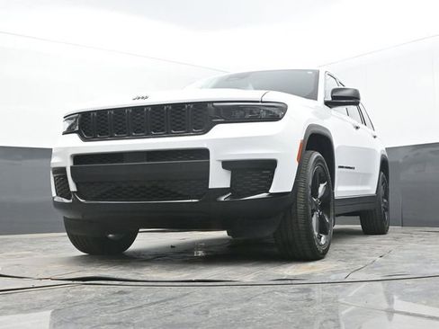 Used 2023 Jeep Grand Cherokee L Laredo image 54