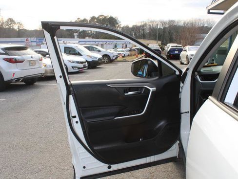 Used 2021 Toyota RAV4 XLE AWD/4WD image 19