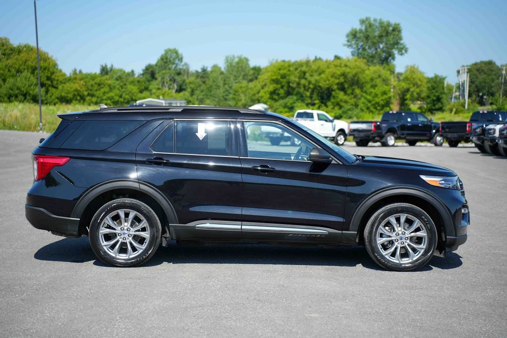 Used 2024 Ford Explorer XLT w/ Equipment Group 202A AWD/4WD image 4