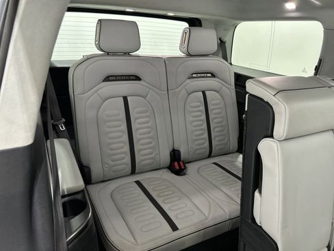 Used 2023 Rivian R1S Launch Edition image 25