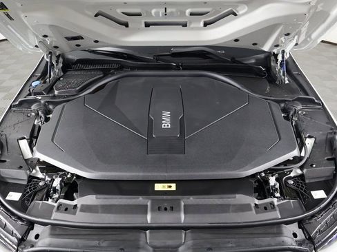 New 2026 BMW i5 eDrive40 w/ Premium Package image 9